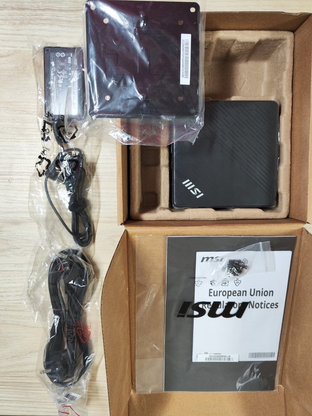 MSI Cubi N ADL N200 Barebone senza RAM/SSD