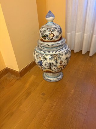 Jarrón de cerámica decorado