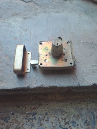 Cerrojo de seguridad dorado