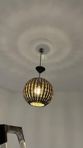 Lámpara colgante de tela y madera