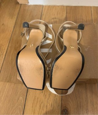 Tacones Zara Dorados