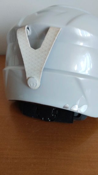 Casco de nieve prácticamente nueva.