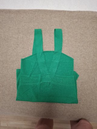 Top de punto verde