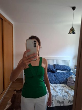 Top de punto verde