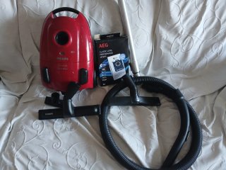 Aspirador Philips con bolsa AEG GR201S
