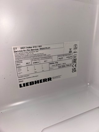 Nevera blanca con congelador