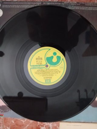Scorpions Gold Ballads Savage amusement y otro