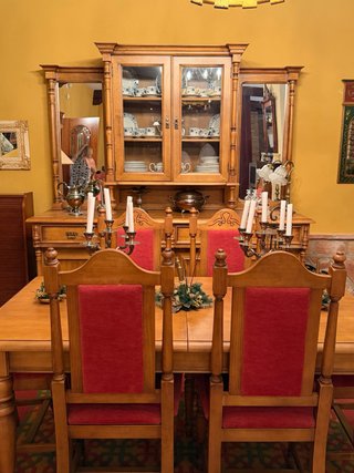 Vitrina de madera para vajilla