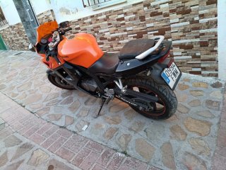 Moto r Naranja y Negra