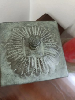 Pack de jarrón y figura decorativa