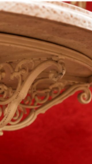Mesa antigua hierro fundido beige