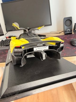 Maqueta Aston Martin Valkyrie 1:18