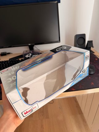 Maqueta Aston Martin Valkyrie 1:18
