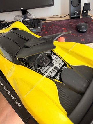 Maqueta Aston Martin Valkyrie 1:18