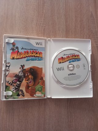 2 Juegos Wii: Madagascar Kartz y Sims 3