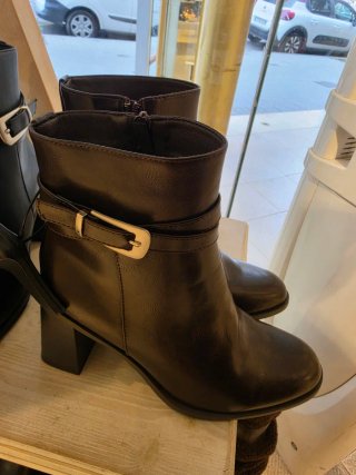 Botines marrones con hebilla