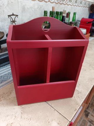 Organizador de madera rojo
