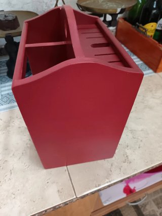 Organizador de madera rojo