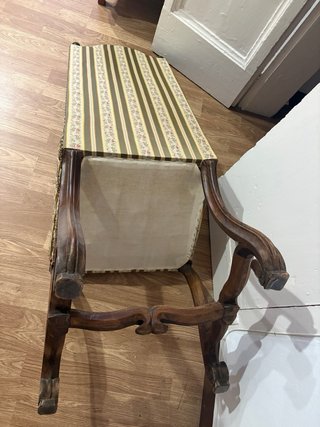Silla estilo Renacimiento tapizada