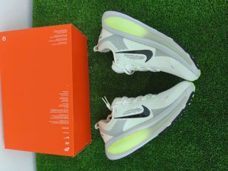 Nike Vomero 18 Bianco/Giallo