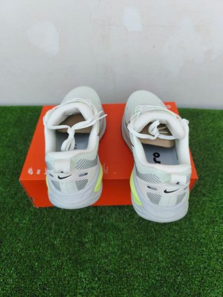 Nike Vomero 18 Bianco/Giallo