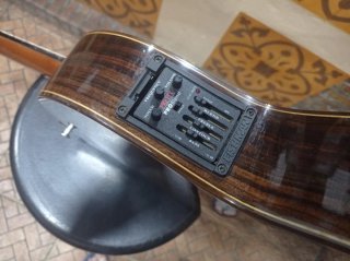 Guitarra admira auto amplificada+estuche rígido