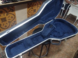 Guitarra admira auto amplificada+estuche rígido