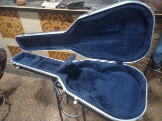 Guitarra admira auto amplificada+estuche rígido