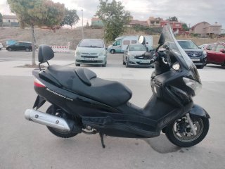 Suzuki Burgman 125 - 2010 - 24.500 km. Carnet B.
