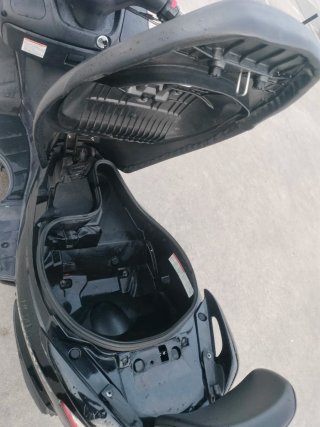 Suzuki Burgman 125 - 2010 - 24.500 km. Carnet B.