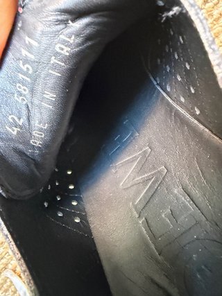 Zapatillas deportivas azules y amarillas