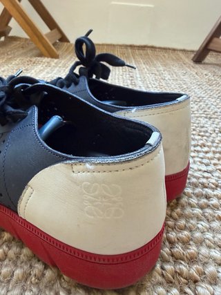 Zapatillas deportivas azules y amarillas