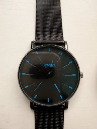 Reloj Geneva Negro con Detalles Azules
