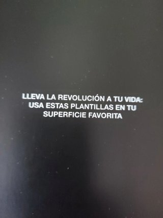 Caja de pegatinas y cancionero Dani Martín