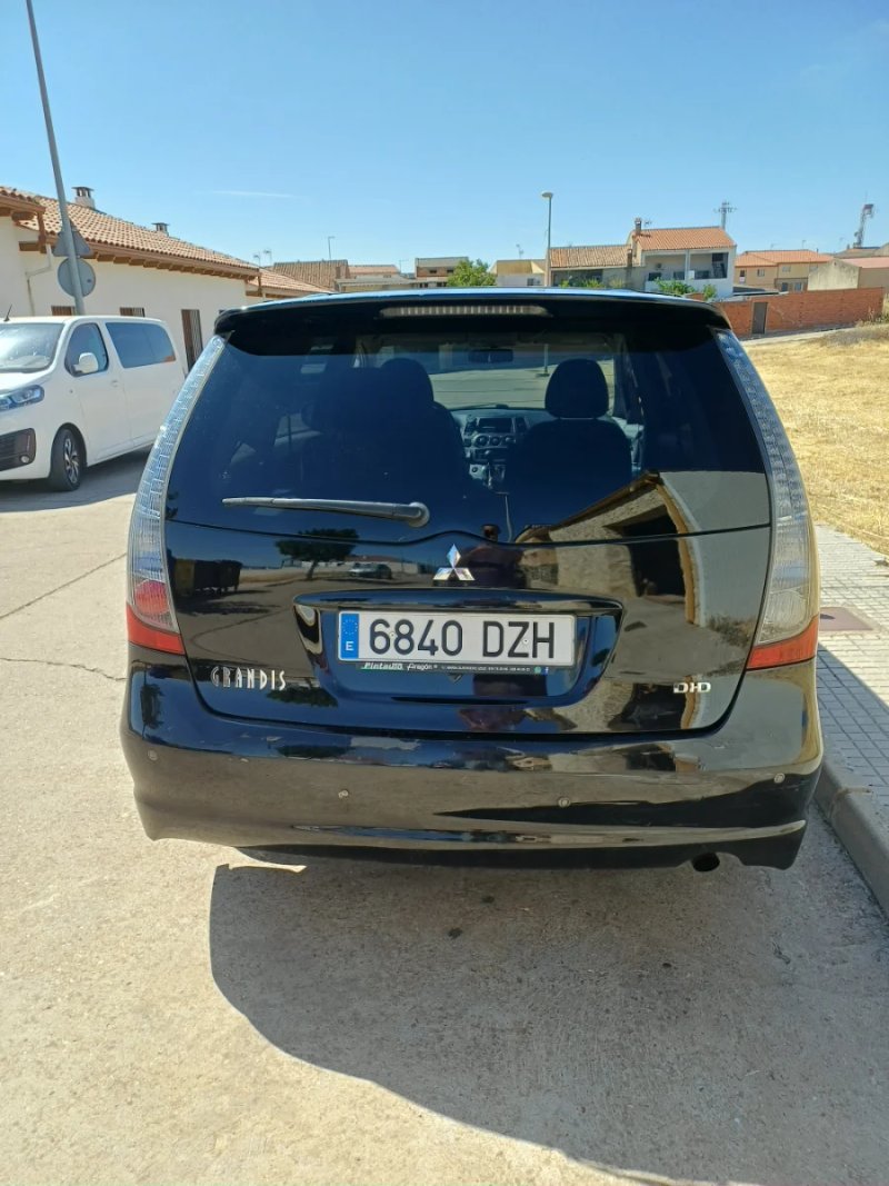 Mitsubishi Grandis 2006 - foto 1