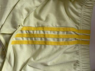 Pantalón Adidas Beige y Amarillo
