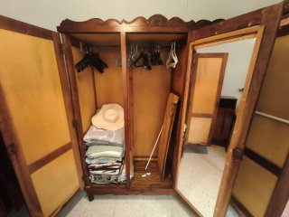 Armario de madera 3 puertas