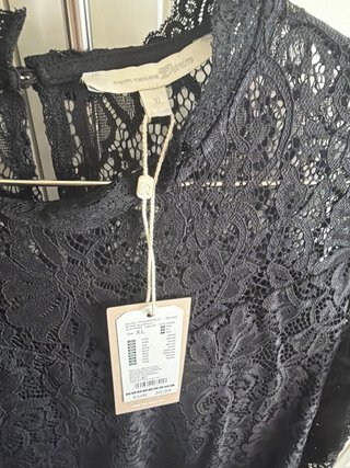 Blusa de encaje negra talla XL