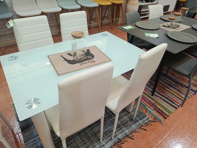 Mesa Cristal Templado + 4 Sillas Polipiel