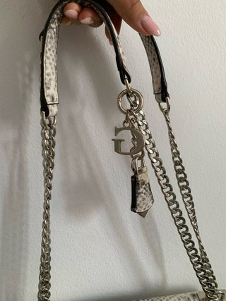 Bolso Guess estampado serpiente