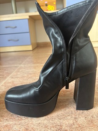 Botines plataforma negros Stradivarius