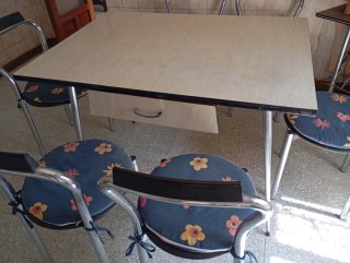 Mesa de cocina con 6 sillas