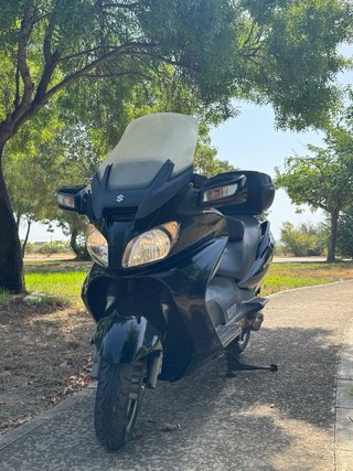 Suzuki Burgman 650 Executive Negra