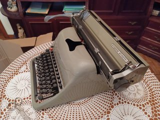 Máquina de escribir Hispano Olivetti Lexicon 80