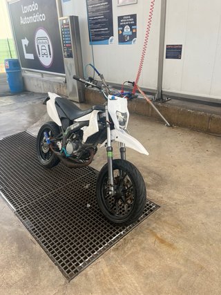 Moto 50cc Supermotard Blanca