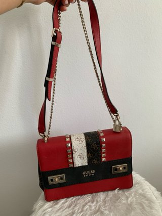 Bolso Guess Multicolor y Rojo