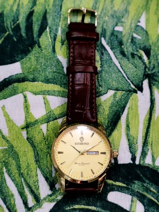 Reloj Caballero Caja Dorada Dial Champagne Elegant