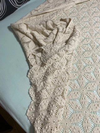 Colcha antigua ganchillo beige