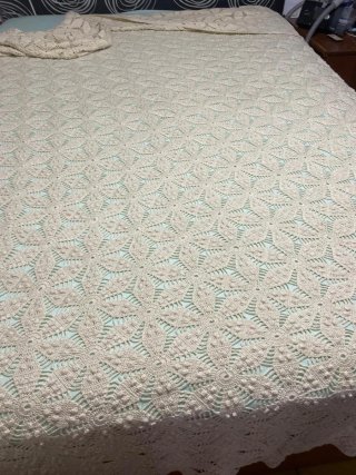 Colcha antigua ganchillo beige