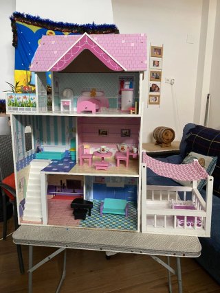 Casita de muñecas decorada